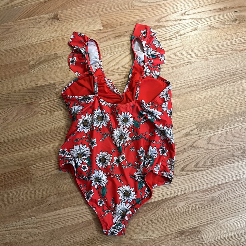 Jessica Simpson Women’s standard one piece ruffled shoulder swimsuit - Picture 5 of 6